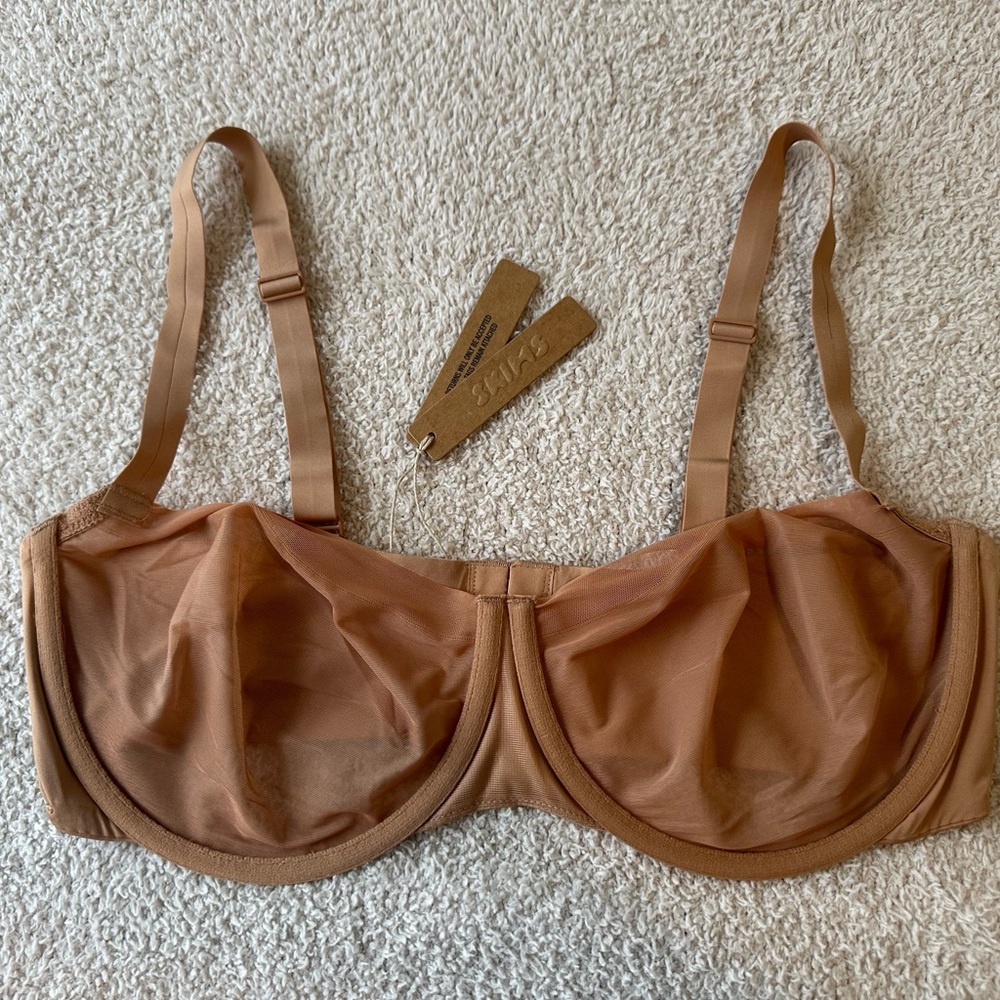 SKIMS No Show Molded Unlined Balconette Shade: Ochre Size: 38D